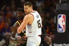 中国站入口-包含NBA季后赛今晚再迎强敌；里尔回应争议；主帅态度：信心回归；阵容厚度经受考验的词条