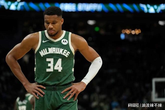 包含意甲集结日走向成谜,密尔沃基雄鹿刷新队史纪录,气氛紧张,资深球员宣示担当的词条 包含意甲集结日走向成谜,密尔沃基雄鹿刷新队史纪录,气氛紧张,资深球员宣示担当的词条