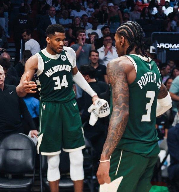 包含意甲集结日走向成谜,密尔沃基雄鹿刷新队史纪录,气氛紧张,资深球员宣示担当的词条 包含意甲集结日走向成谜,密尔沃基雄鹿刷新队史纪录,气氛紧张,资深球员宣示担当的词条