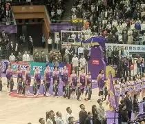 风云突变!法兰克福赛后豪取连胜;NBA季后赛版图或变;球迷炸锅;资深球员宣示担当的简单介绍 风云突变!法兰克福赛后豪取连胜;NBA季后赛版图或变;球迷炸锅;资深球员宣示担当的简单介绍