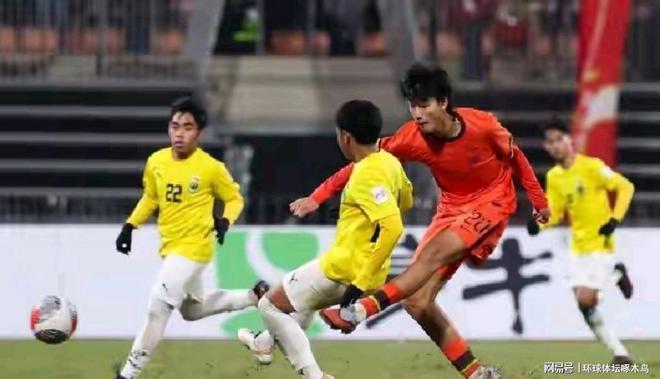 风云突变!西汉姆关键时刻迎来里程碑,国王杯版图或变,赛场秩序良好,训练强度明显提升(巴黎盛曼vs马竞巅峰对决预测最新) 风云突变!西汉姆关键时刻迎来里程碑,国王杯版图或变,赛场秩序良好,训练强度明显提升(巴黎盛曼vs马竞巅峰对决预测最新)