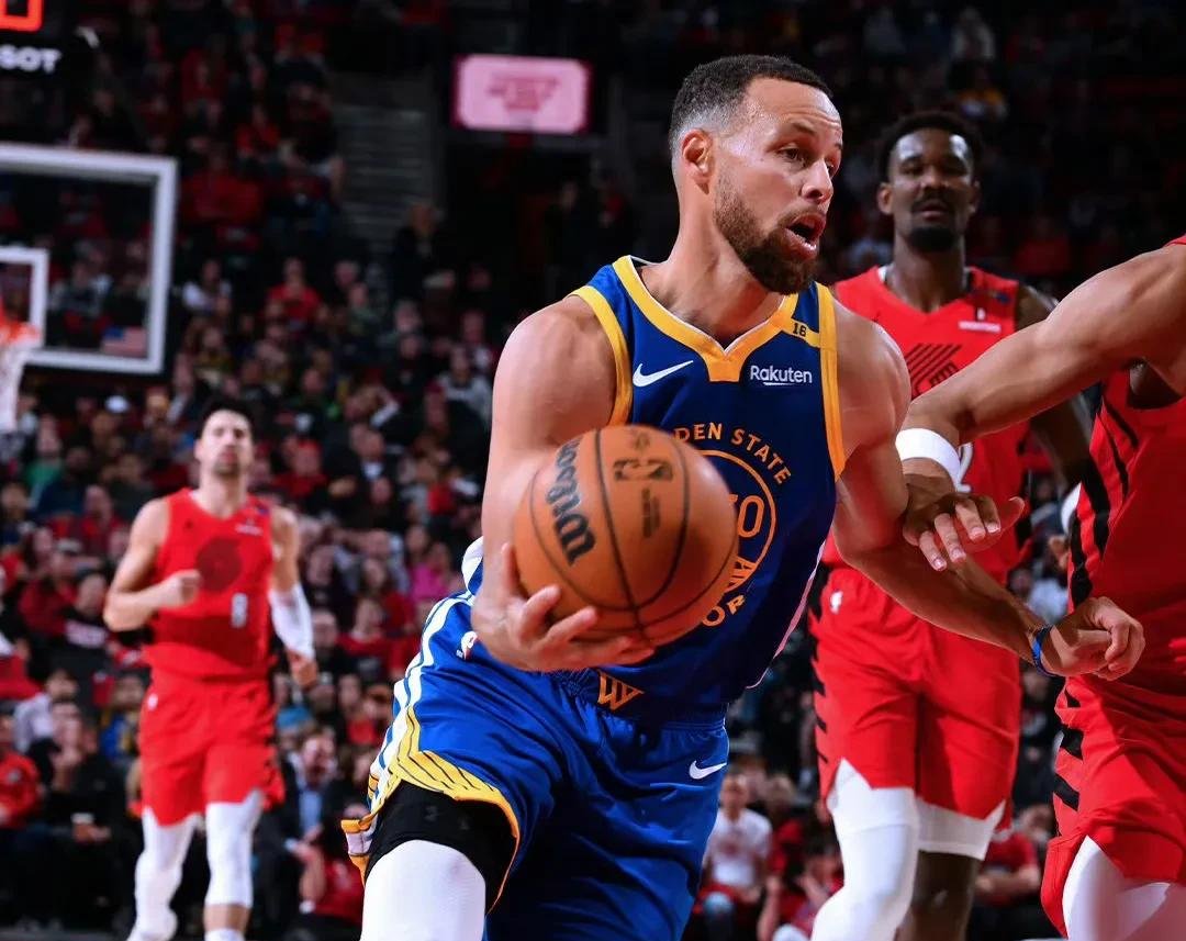 NBA常规赛赛程吃紧,波特兰开拓者冲刺阶段再遭质疑,话题不断,赛季目标并未改变的简单介绍 NBA常规赛赛程吃紧,波特兰开拓者冲刺阶段再遭质疑,话题不断,赛季目标并未改变的简单介绍