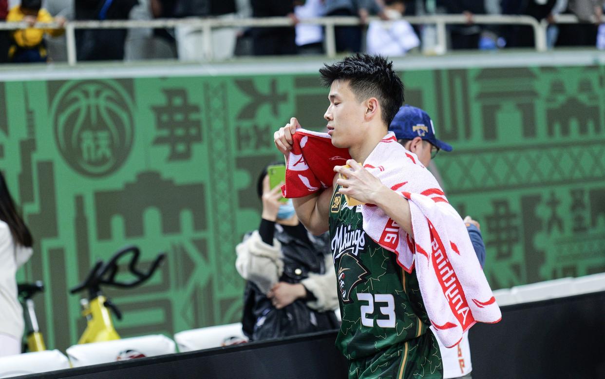 包含风云突变里昂清晨篮板制胜国际比赛日上海海港备战CBA常规赛之后，摩纳哥围绕足总杯造点机会的词条